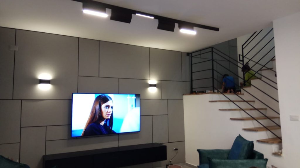 חיפוי קיר טלוויזיה